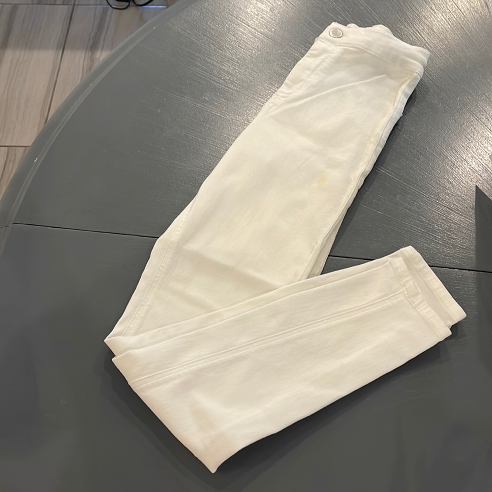 White skinny jeans